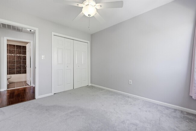 Building Photo - 215 St Michaels Walk