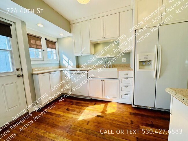 Building Photo - 724 40th St