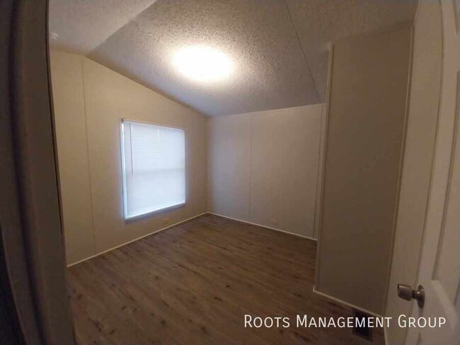 Building Photo - 3 Bed 2 Bath Home Available for Lease at L...