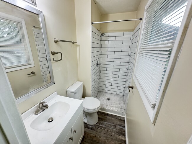 Building Photo - 110 Whispering Pines Terrace