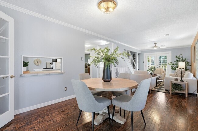 Building Photo - 818 Cedar Rd