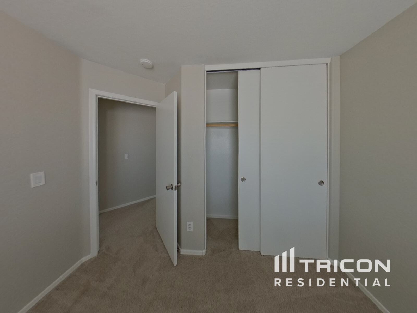 Building Photo - 4102 S 62nd Ln