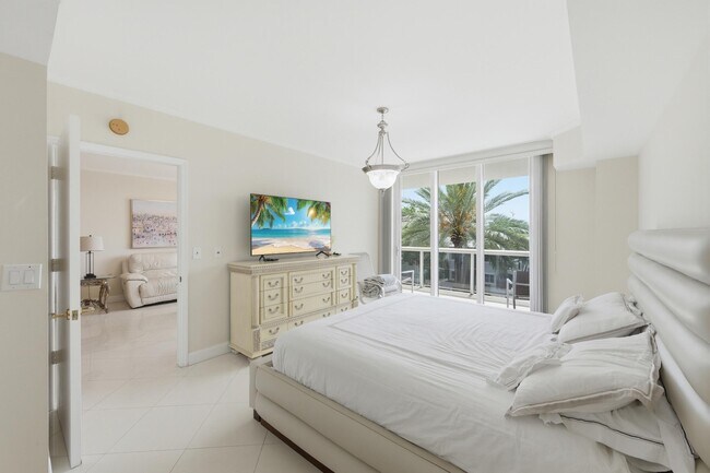 Building Photo - 9595 Collins Ave