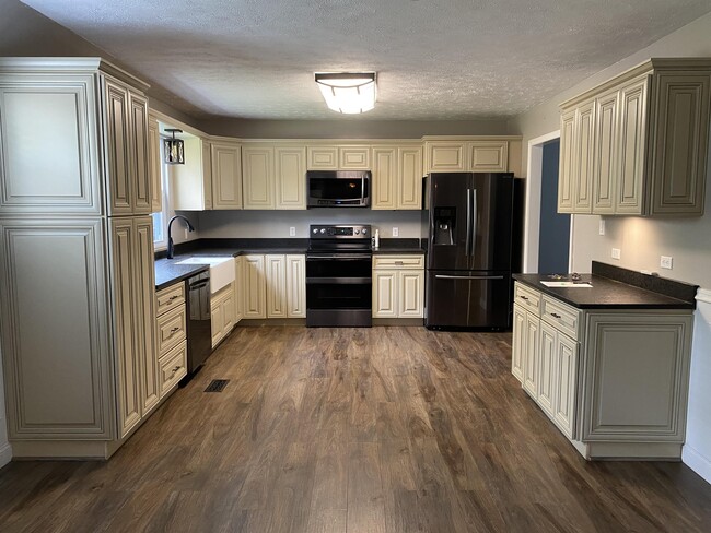 Building Photo - 2731 Birdwell Dr