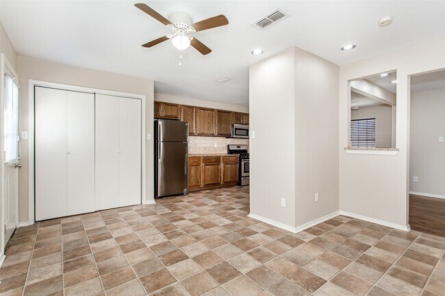 Building Photo - 10818 Sharondale Ln