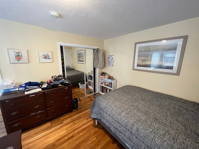 Building Photo - 15 Blake St