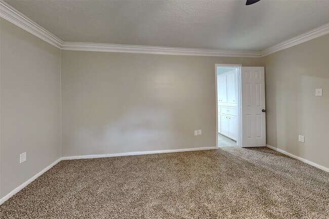 Building Photo - 5307 Summerfield Ln