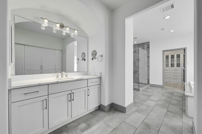 Building Photo - 10011 Brightling Ln