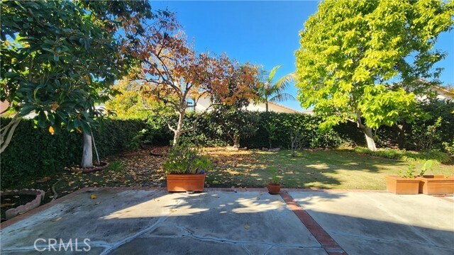 Building Photo - 14861 Sumac Ave