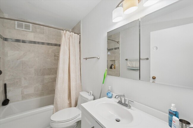 Building Photo - 401 E Ontario St