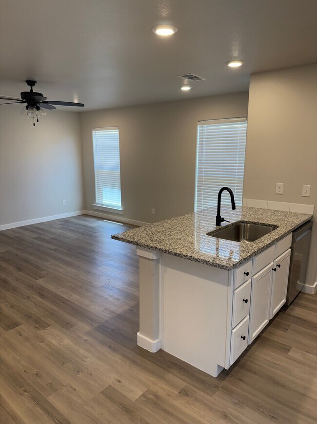 Building Photo - 6412 Lewisville Ln