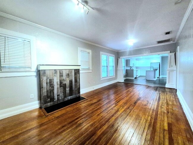 Building Photo - 314 E Park Ave