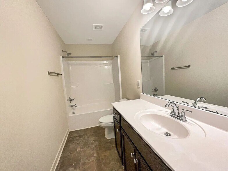 Building Photo - 4443 Chusto Dr