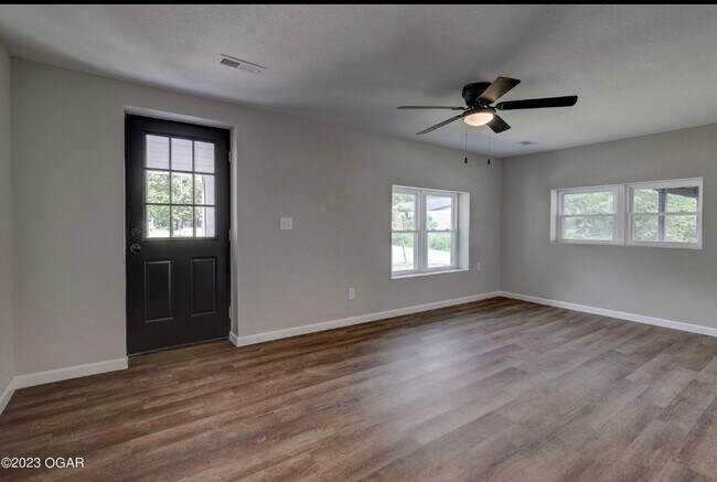 Living Room - 310 S Pearl St