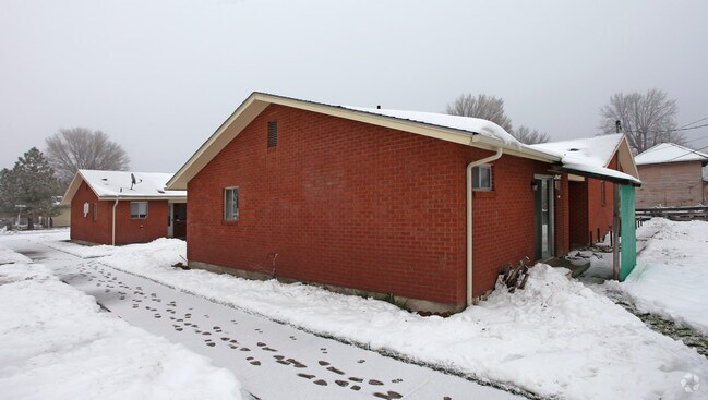 Building Photo - Alturas Court