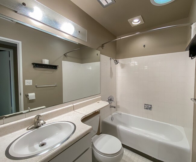 Building Photo - RARE!! Ranch Style 3Bed 1.5Bath home in Be...