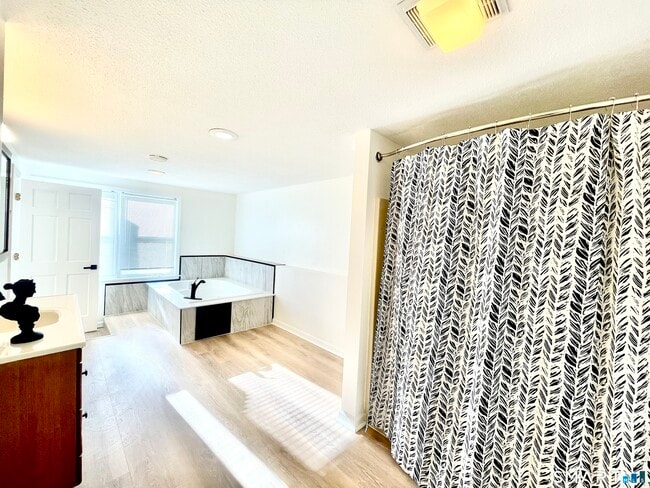 Building Photo - 112 Woodbine St