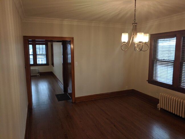 Building Photo - 1430 Maple Ave