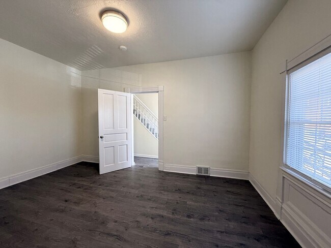 Building Photo - Updated 4BR / 2 Bath Home with off-street parking!