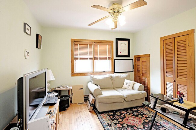 Building Photo - Pet-Friendly Woolen Mills Home Near Local Favorites