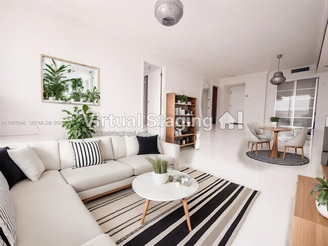 Building Photo - 3731 N Country Club Dr