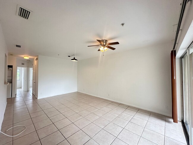 Building Photo - 3 Bedroom Townhome in West Palm Beach