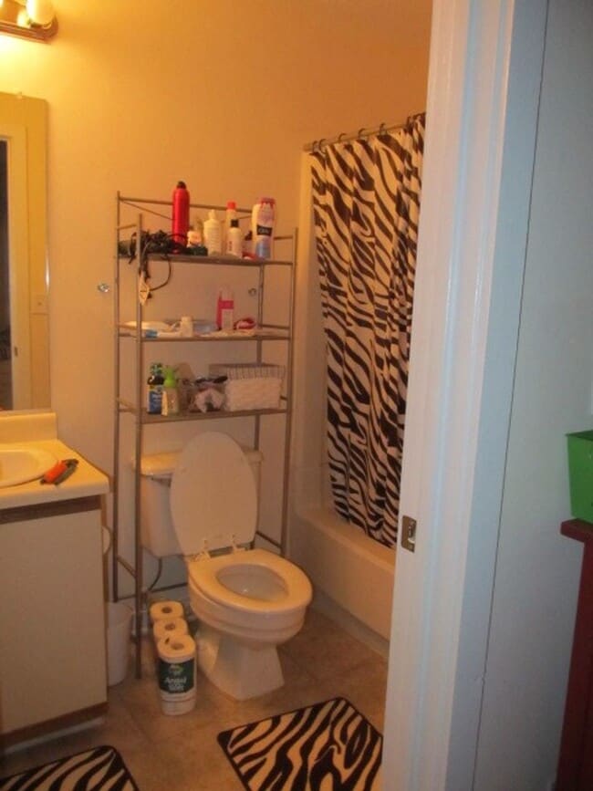 Building Photo - Chapel Hill - Mill Creek 2BR/2BA Townhouse AVAILABLE