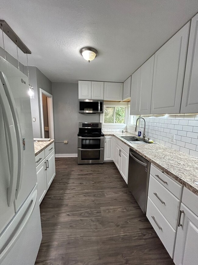 Building Photo - Charming 3 bedroom House