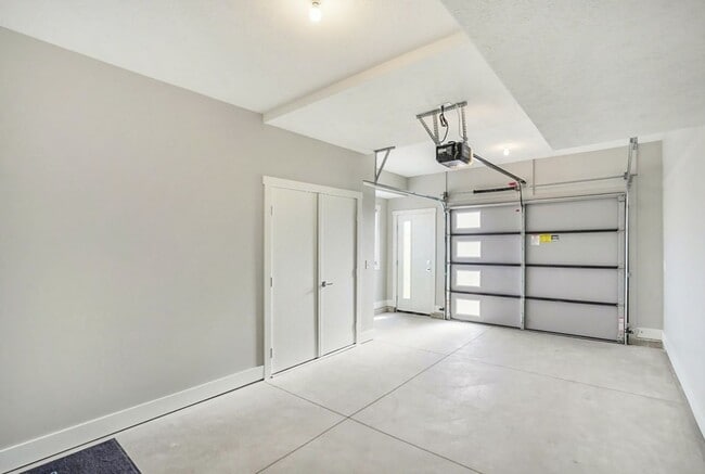 Building Photo - Downtown Muskegon Townhome