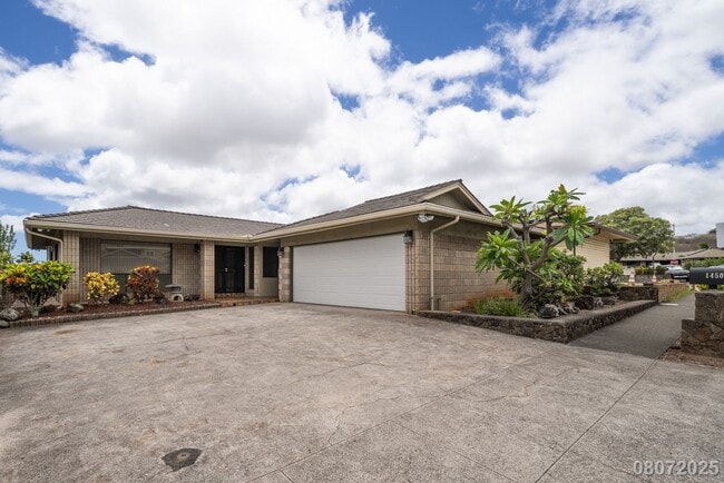 Primary Photo - Newly Renovated 3 BD/2 BA Home with 2 Car ...