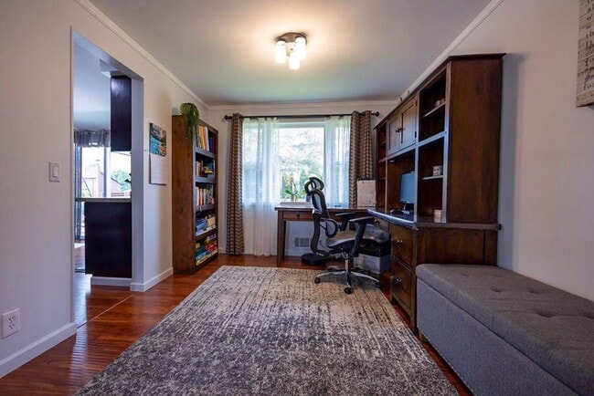 Building Photo - Amazing 3 Bedroom and 2 Full Bath Home For Rent in Greece Available Now.