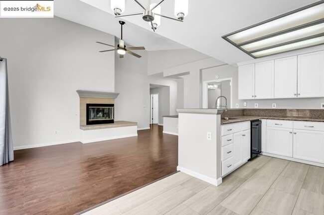 Building Photo - 9438 Tuscany Cir