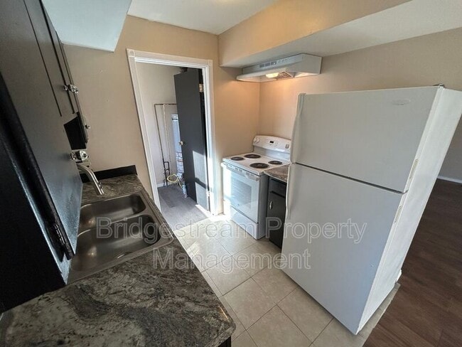 Building Photo - 1901 Hazel Ave