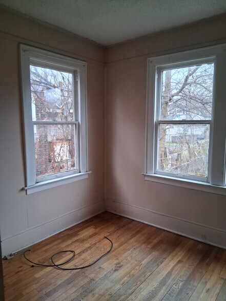 Building Photo - 487 Chalmers St