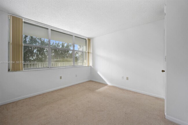 Building Photo - 1300 NE Miami Gardens Dr