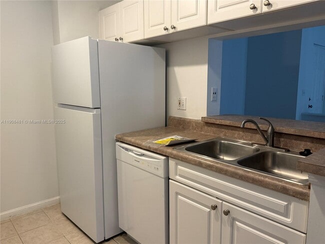 Building Photo - 17100 N Bay Rd