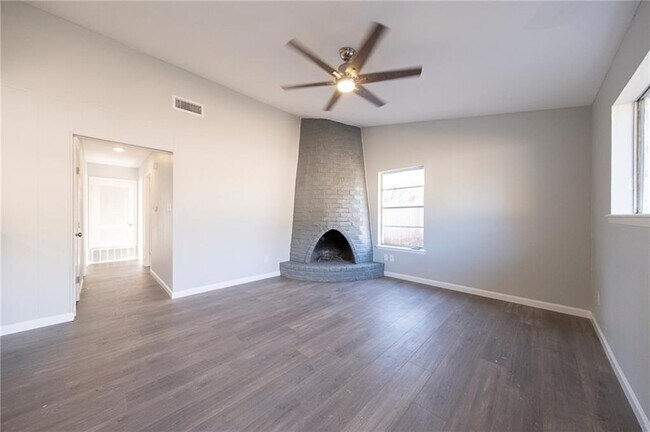 Building Photo - 4900 Hawk Cove