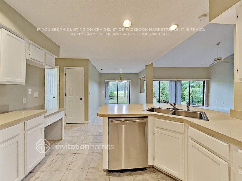 Building Photo - 6239 Greenwich Dr