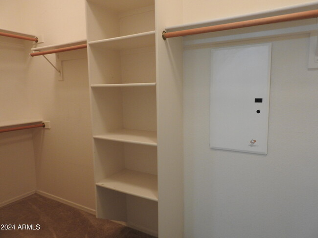 Building Photo - 884 E La Costa Pl