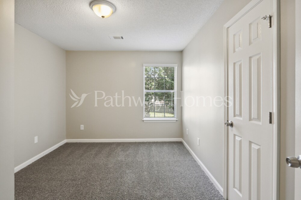 Building Photo - 205 Summer Mist Ct