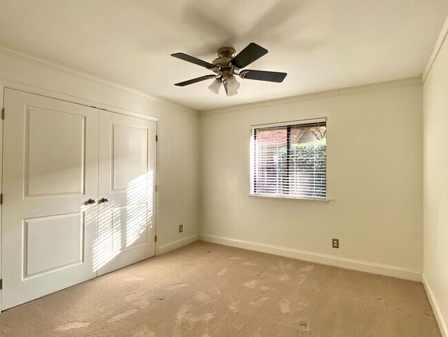 Building Photo - $2,450 Audubon & Friant 3 bed, N Bond, Fresno