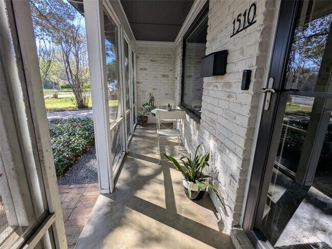 Building Photo - 1510 Glencrest Dr