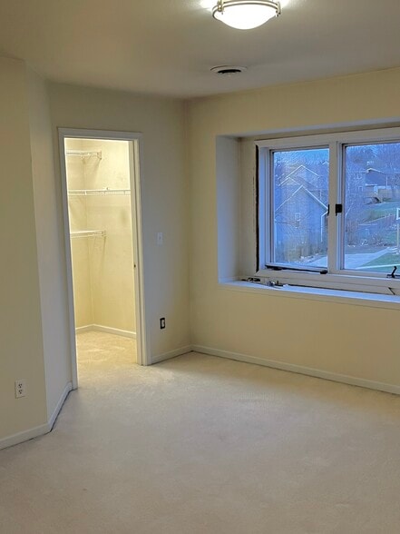 2nd Upstairs Bedroom - 984 22nd Ave