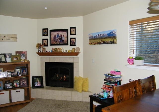 Building Photo - 143 White Horse Pl