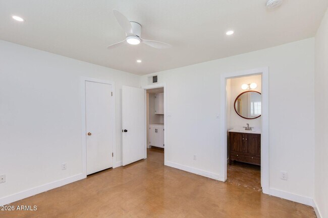 Building Photo - 3412 E Turney Ave