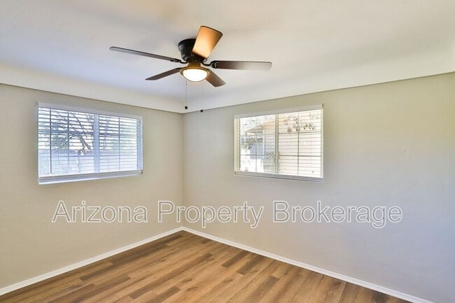 Building Photo - 144 E Vista Del Cerro Dr