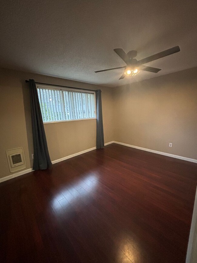 Building Photo - Pet friendly 2 bedroom condo in Southwest ...