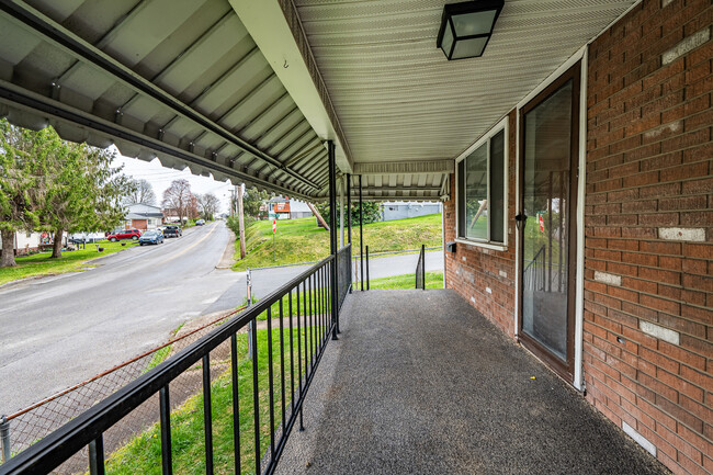 Building Photo - 224 N Vance Dr