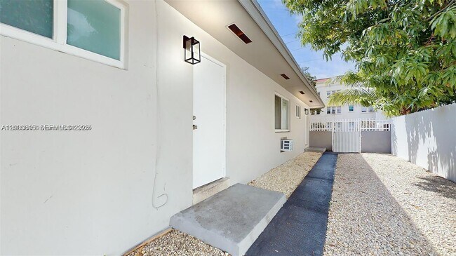 Building Photo - 891 SW 5th St