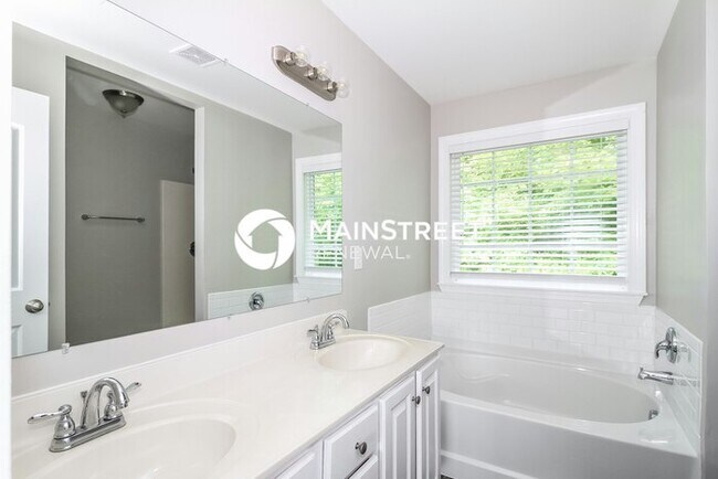 Building Photo - 3 Bedroom Pet-Friendly Home in Greensboro, NC with Main Street Renewal